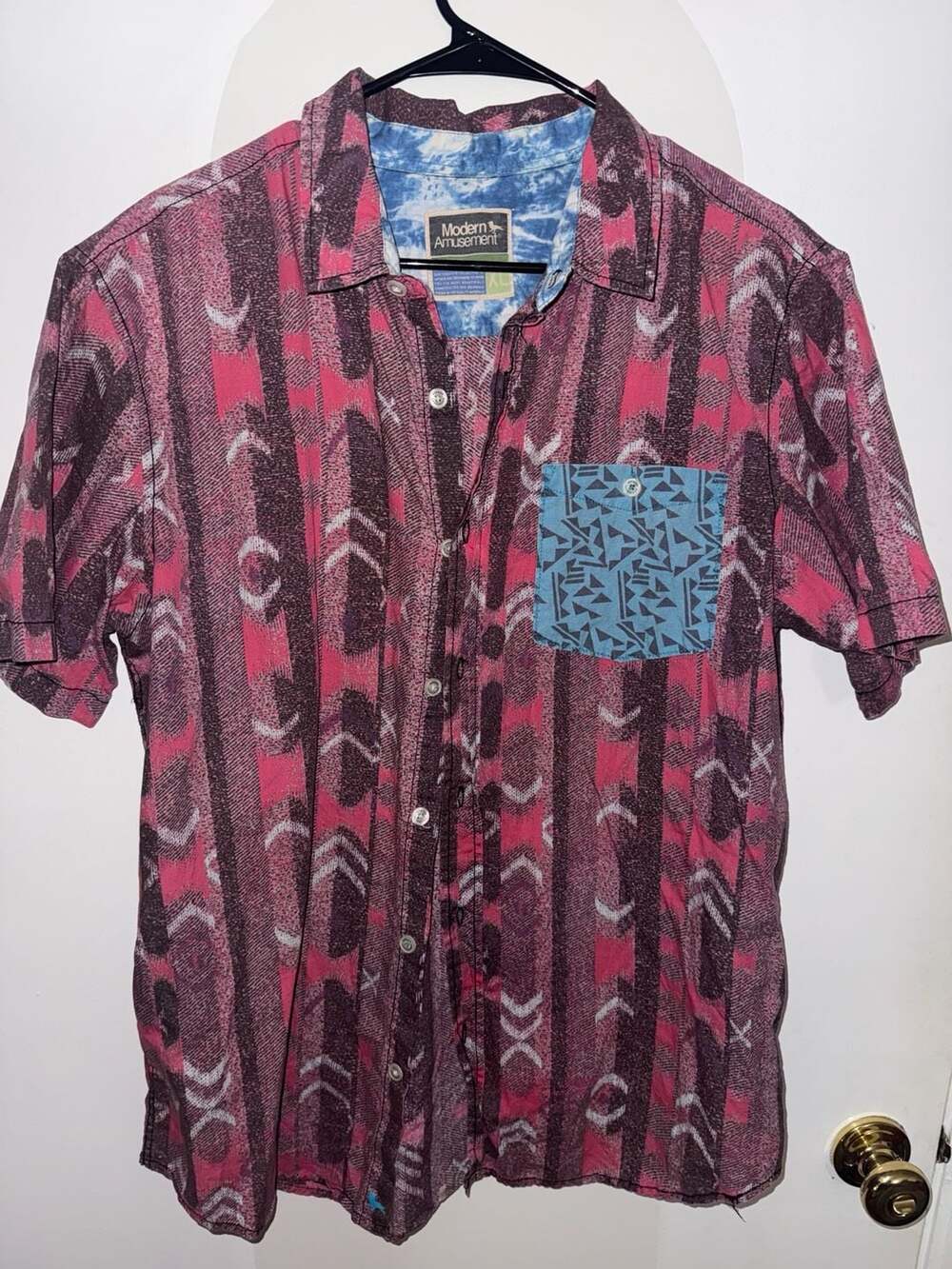 Modern Amusement Mens Short Sleeve Button Down Shirt